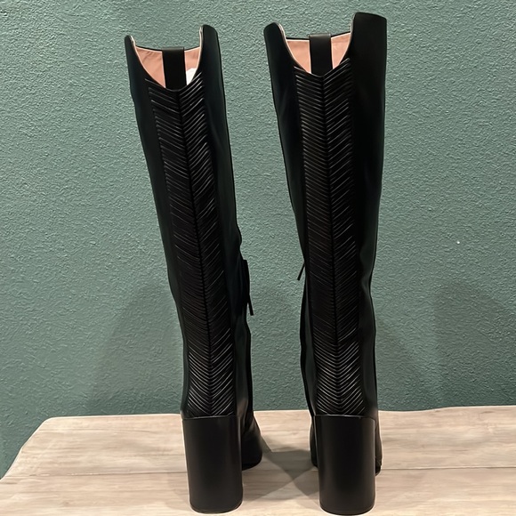 Knee length boots with 4” block heel size 8 - Picture 2 of 3